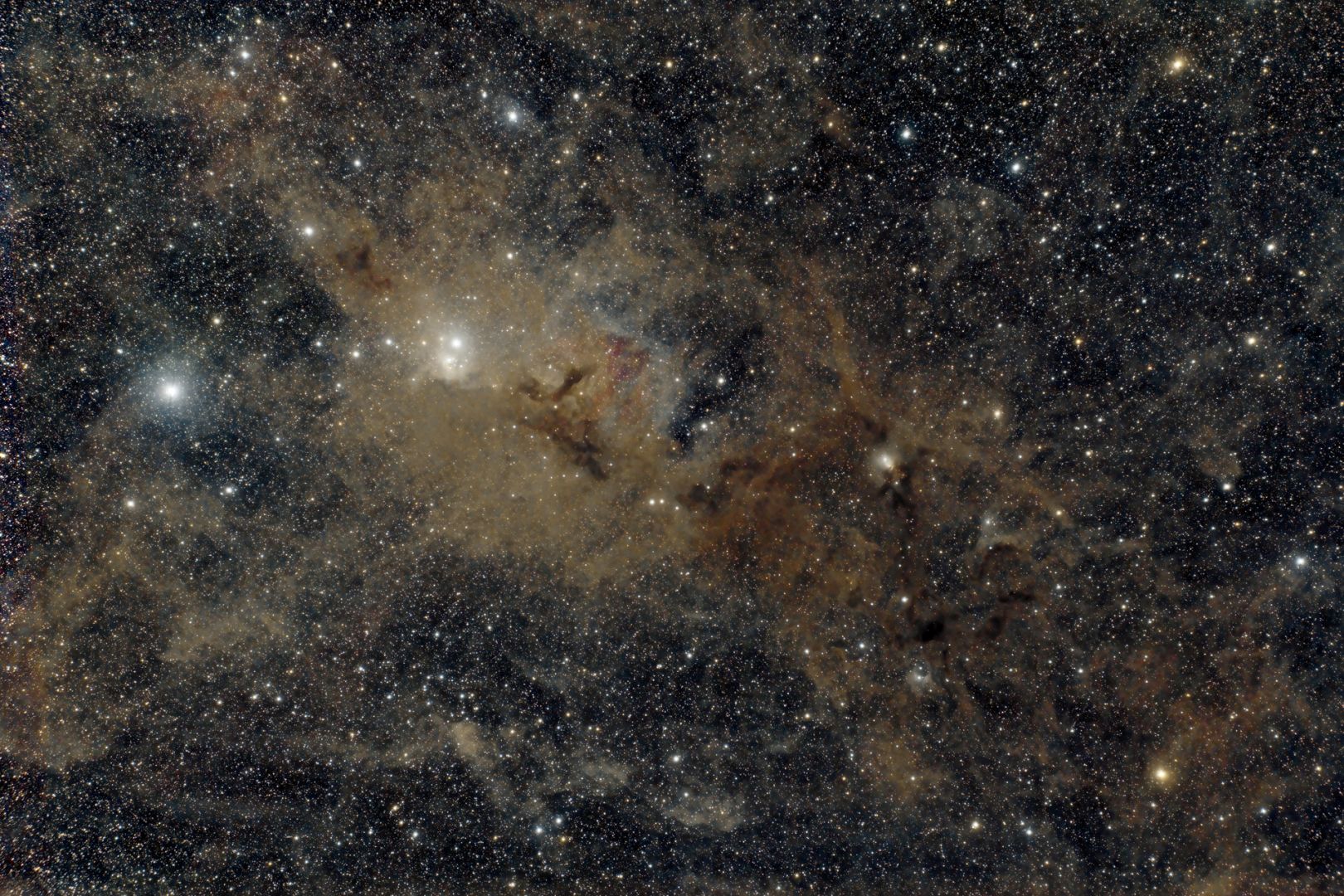 IC348, NGC1333 und viel Staub im 3-Sternbilder-Eck (Rainer Manoff)